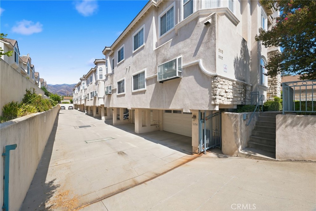 1115 Fairview B Property Photo 27