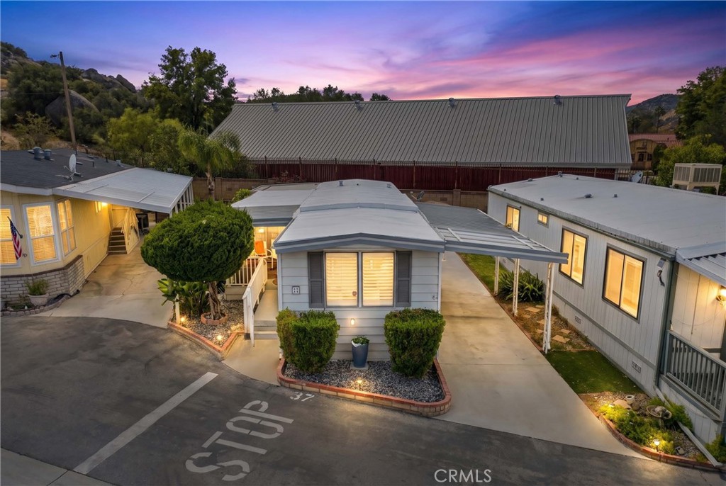 11401 Topanga Canyon Blvd 37 Property Photo 1