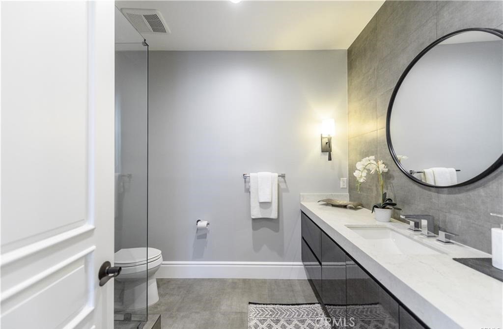 2119 Holly Property Photo 13