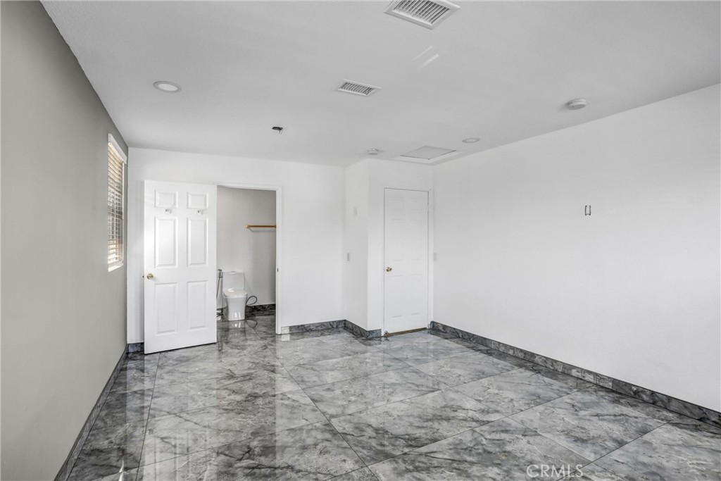 9038 Primrose Property Photo 16