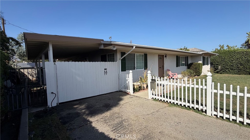 8225 Garibaldi Property Photo 2