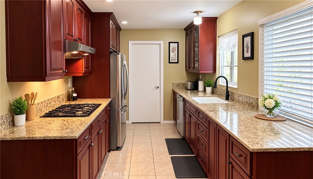 8225 Garibaldi Property Photo 6