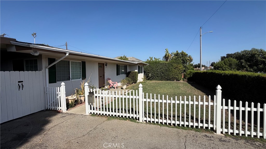 8225 Garibaldi Property Photo 7
