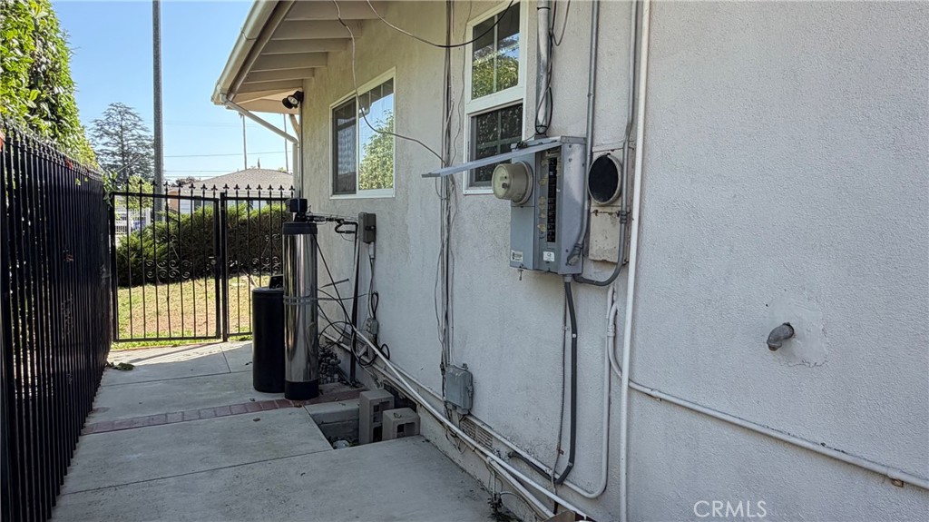 8225 Garibaldi Property Photo 9