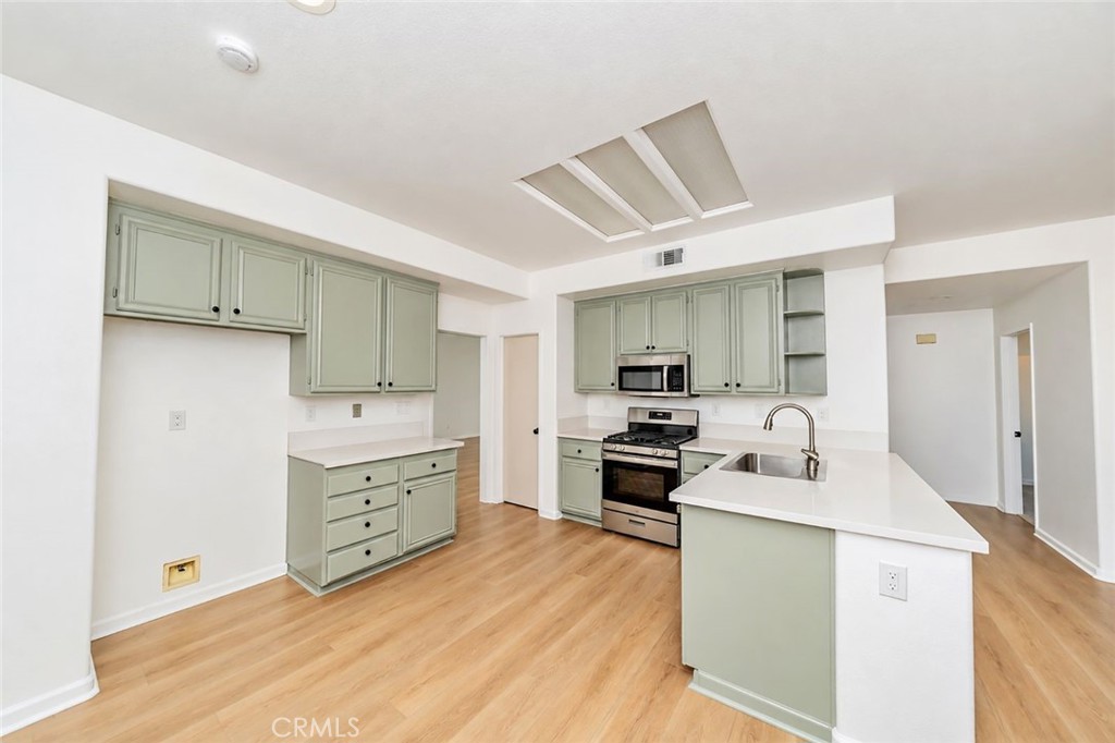 15171 Biarritz Street Property Photo 10