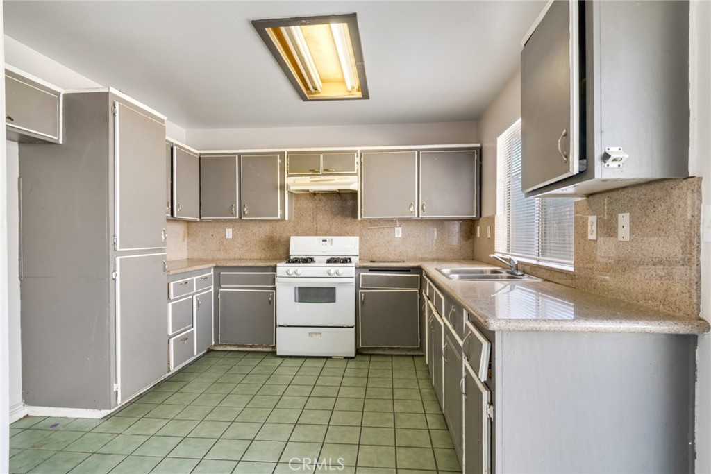 8344 Bermuda Court Property Photo 9