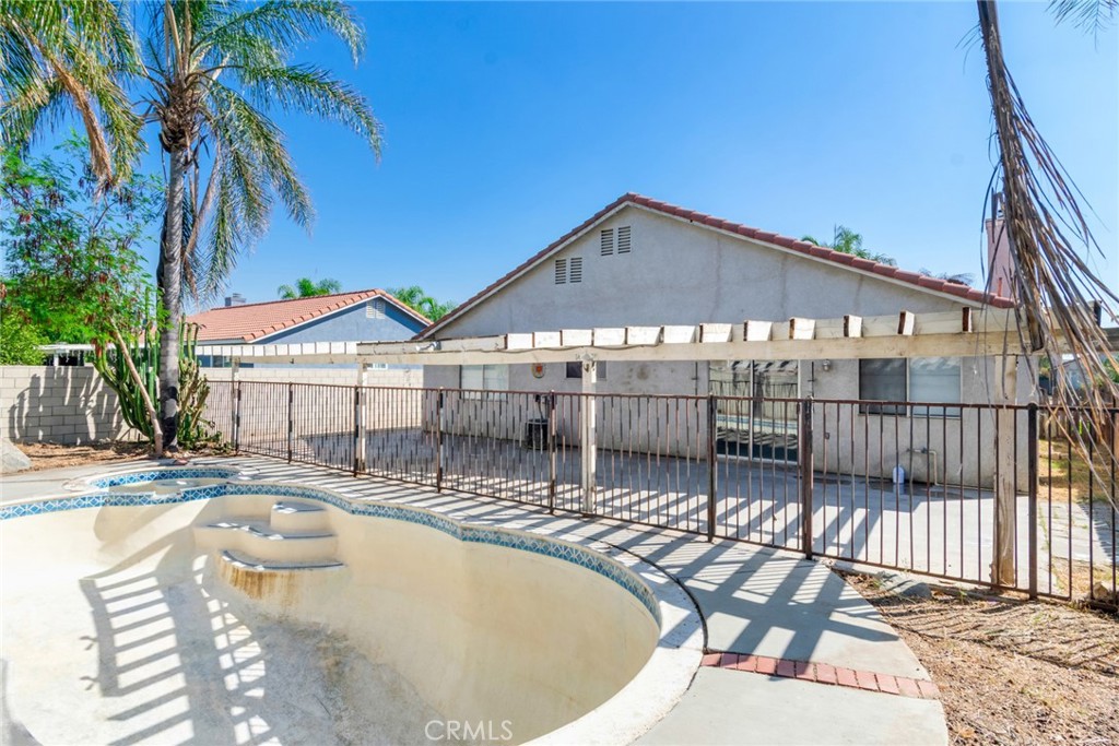 8344 Bermuda Court Property Photo 25
