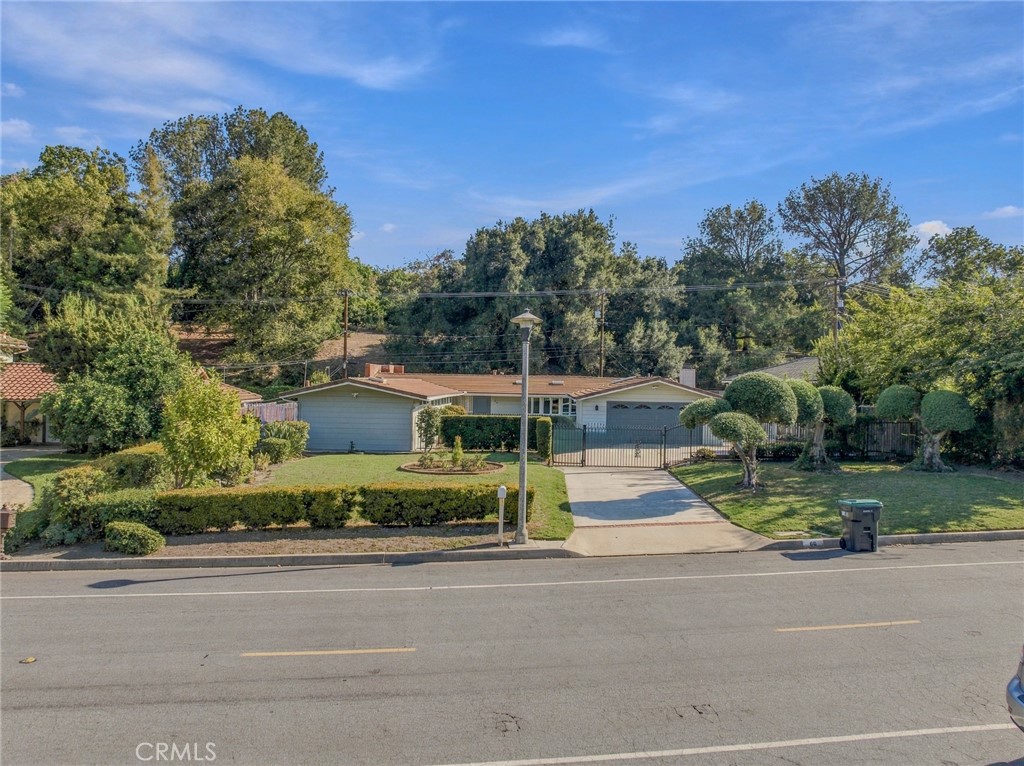 66 N Golden West Avenue Property Photo 1