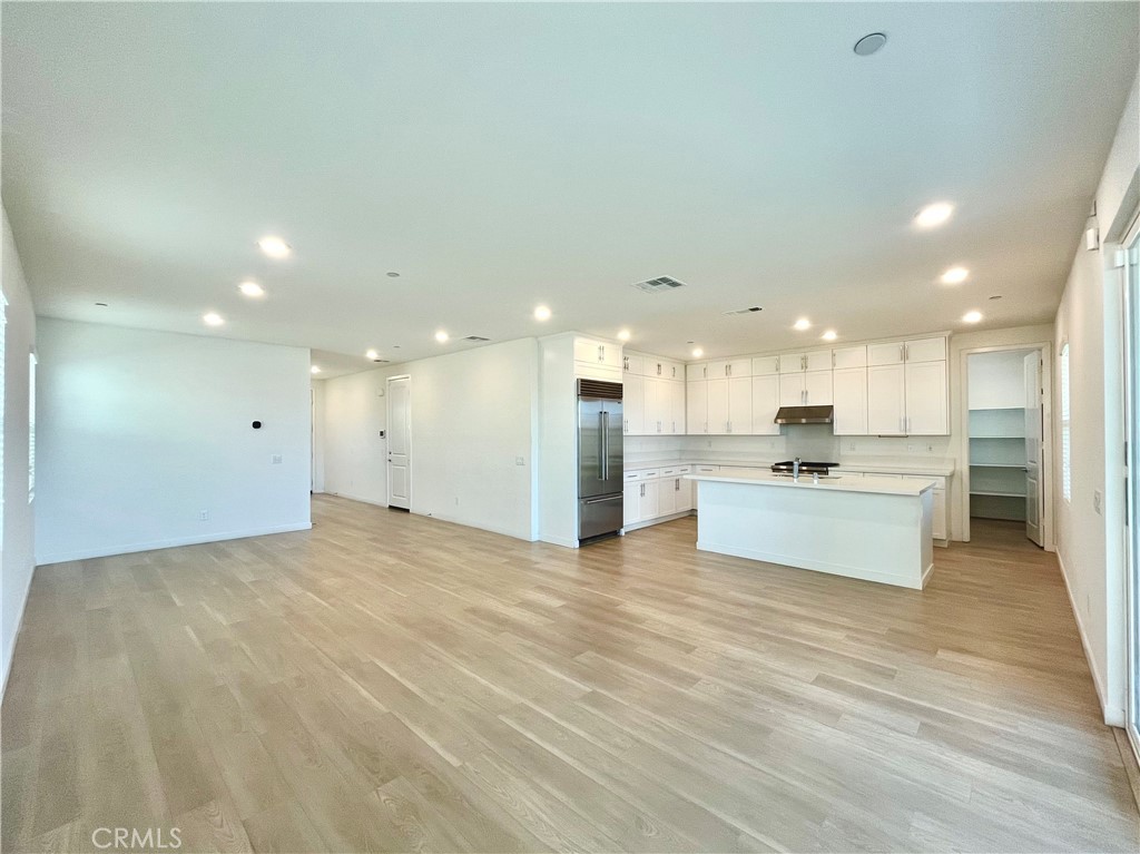 27225 Release Place Property Photo 3