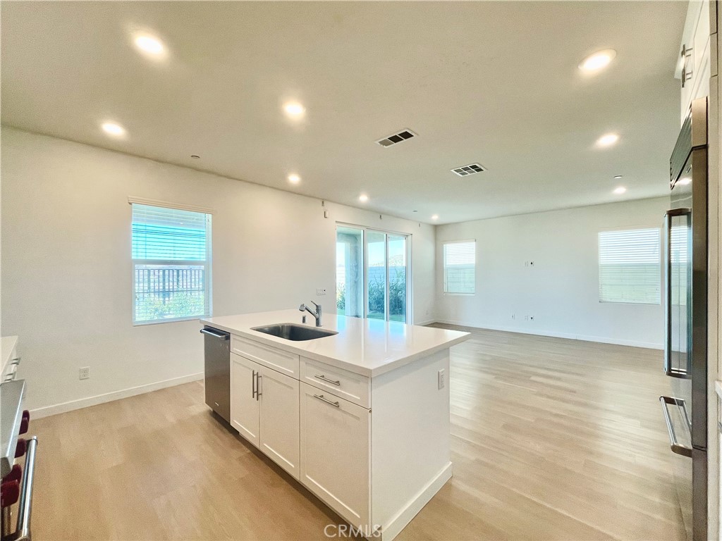 27225 Release Place Property Photo 7
