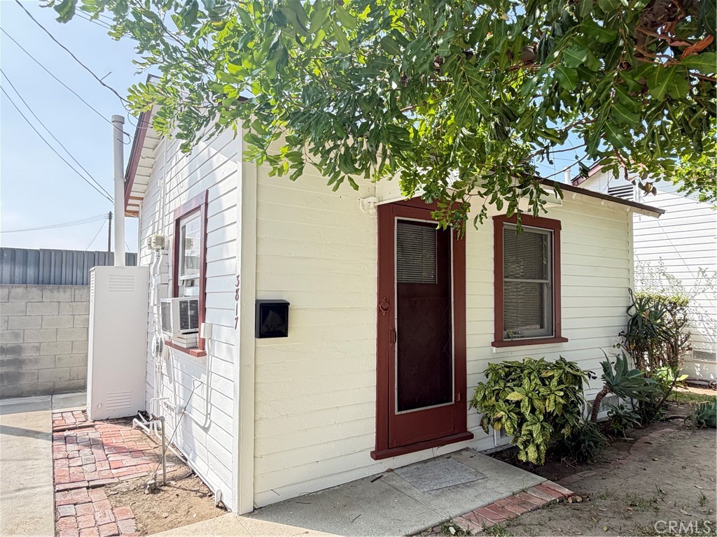 3817 Ivar Avenue Property Photo 2
