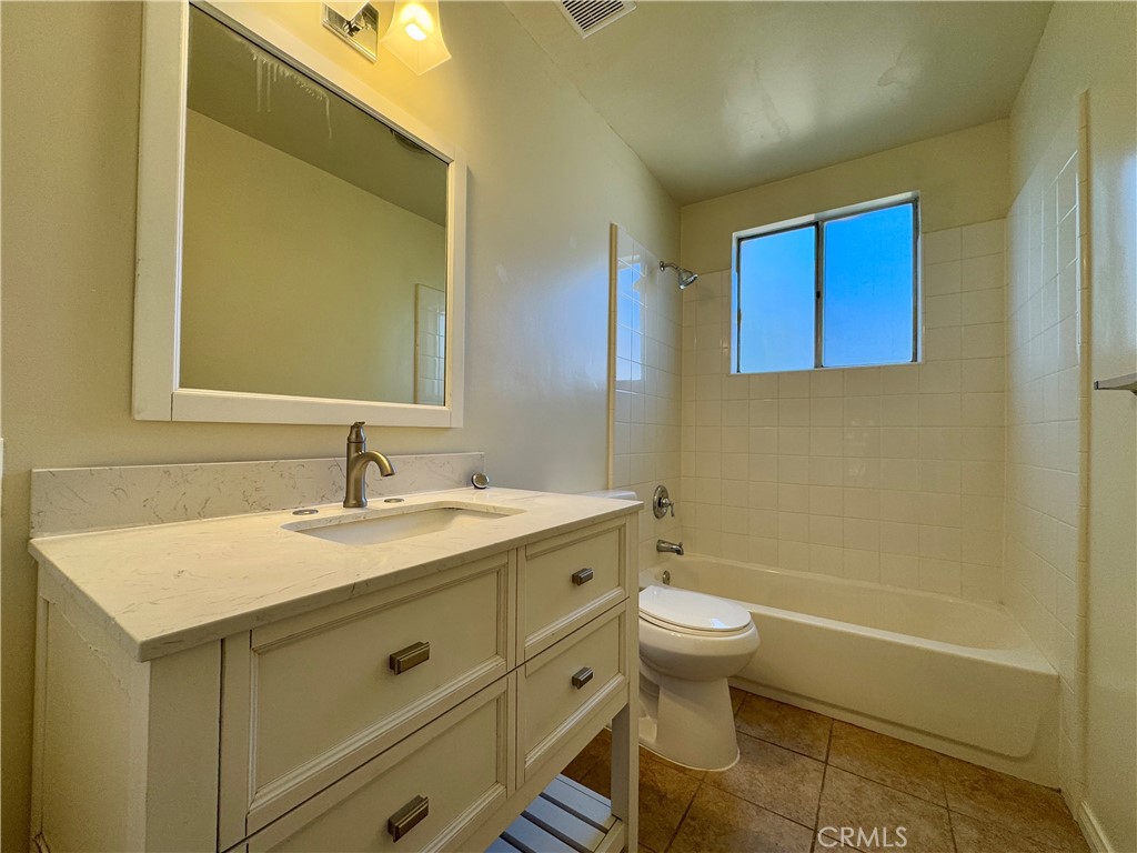 157 Esperanza Avenue D Property Photo 8