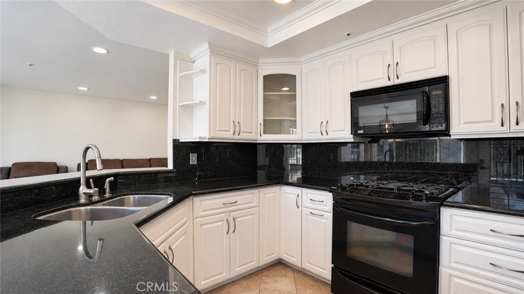 5912 San Remo Property Photo 15