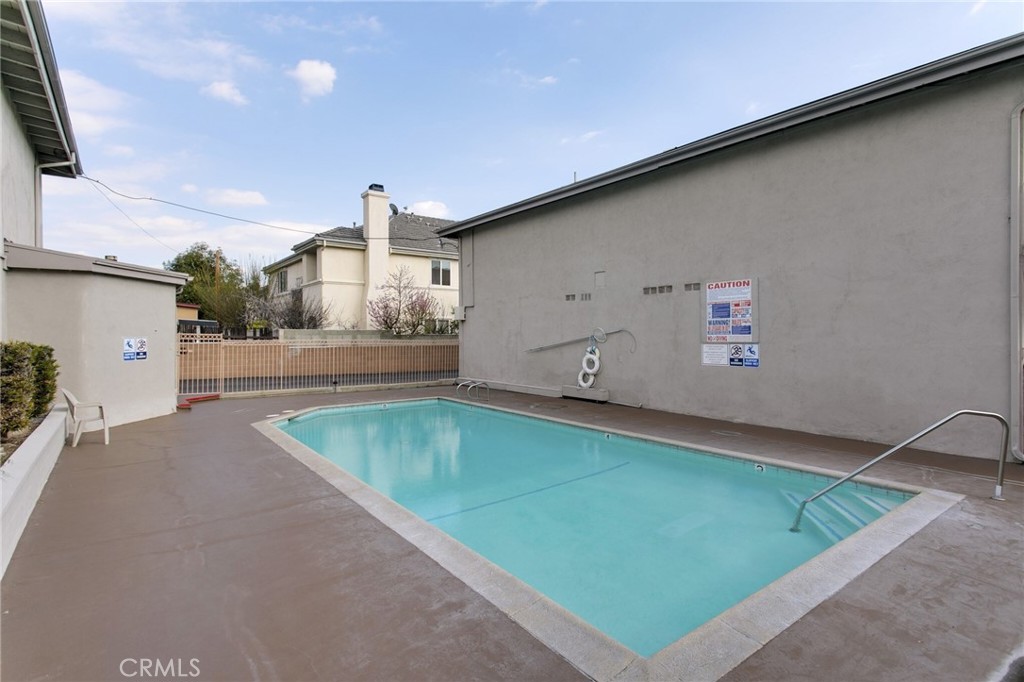 922 W Duarte Rd 4 Property Photo 4