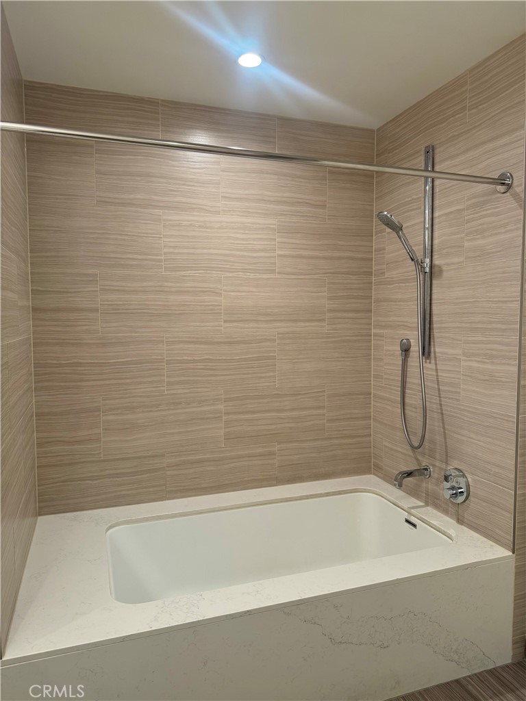 877 Francisco 2102 Property Photo 5