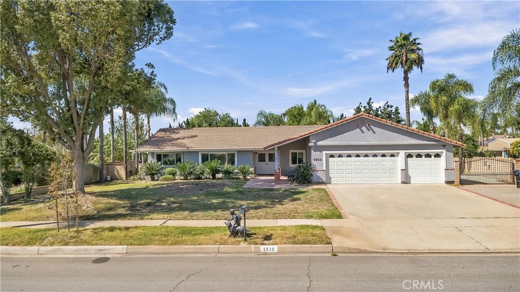 1510 S Oaks Property Photo 1
