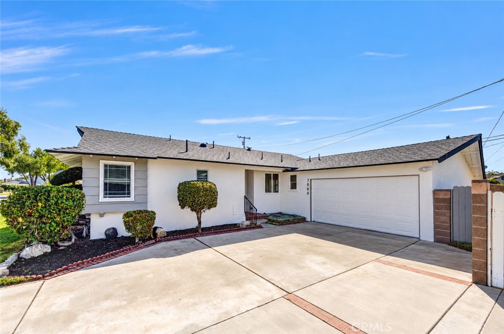 7060 Santa Ana Property Photo 2