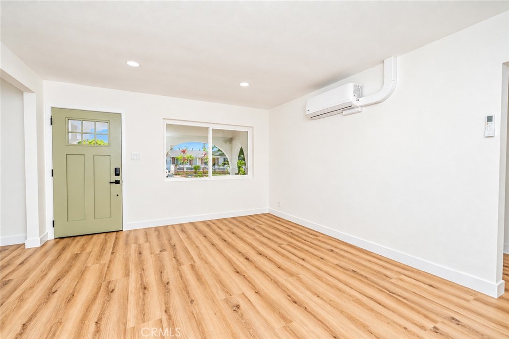 325 N Sunset Street Property Photo 4