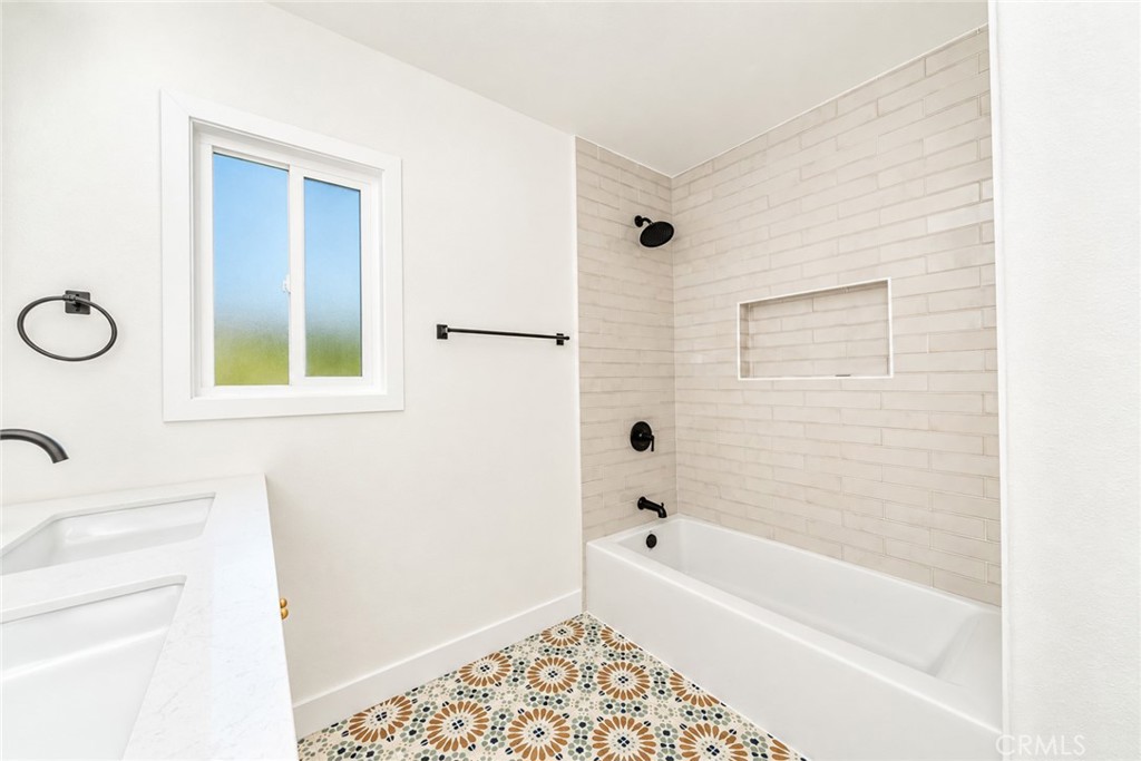 325 N Sunset Street Property Photo 17