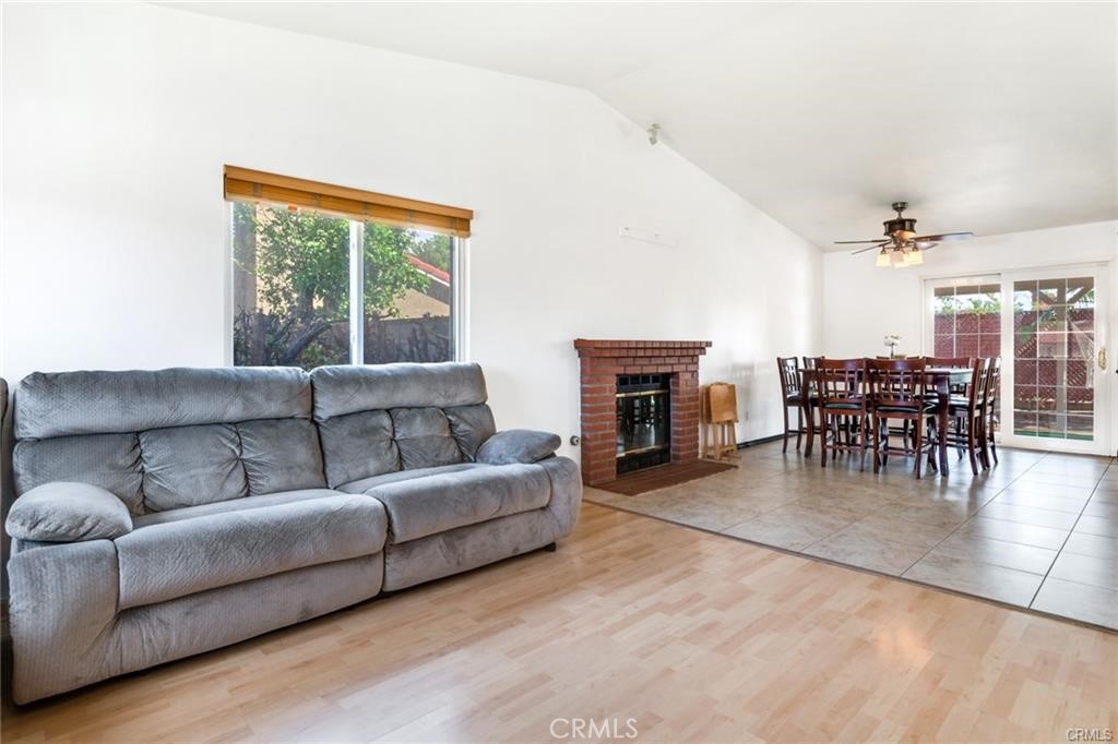 1057 W Carter Property Photo 3
