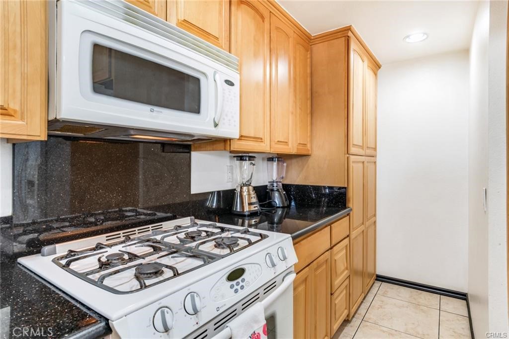 1057 W Carter Property Photo 5