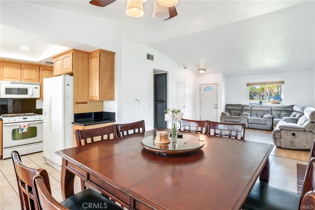 1057 W Carter Property Photo 7