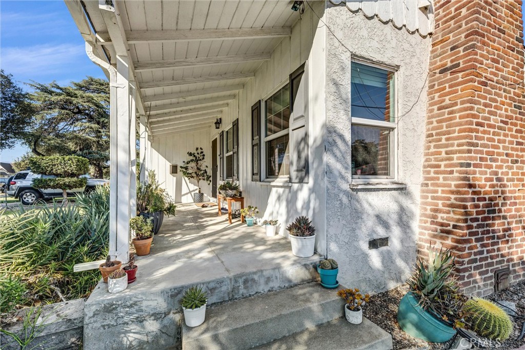 1048 S 1st Street Property Photo 4