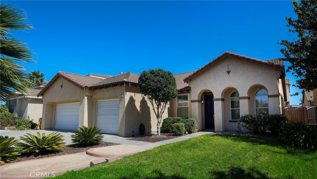 7432 Cobble Creek Drive Property Photo 4