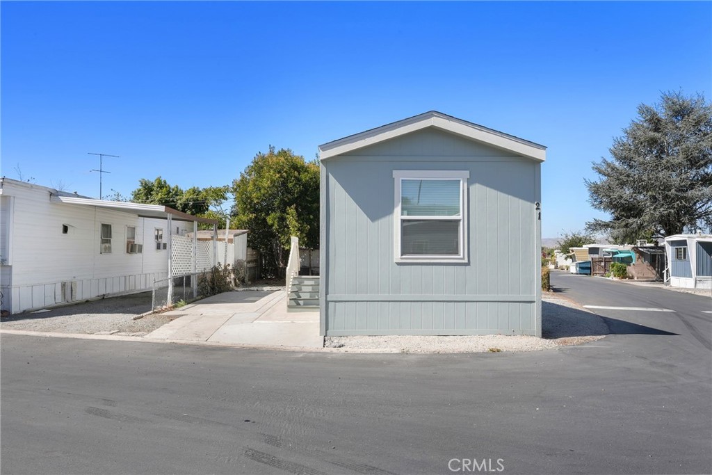 2150 S San Jacinto Avenue 21 Property Photo 3
