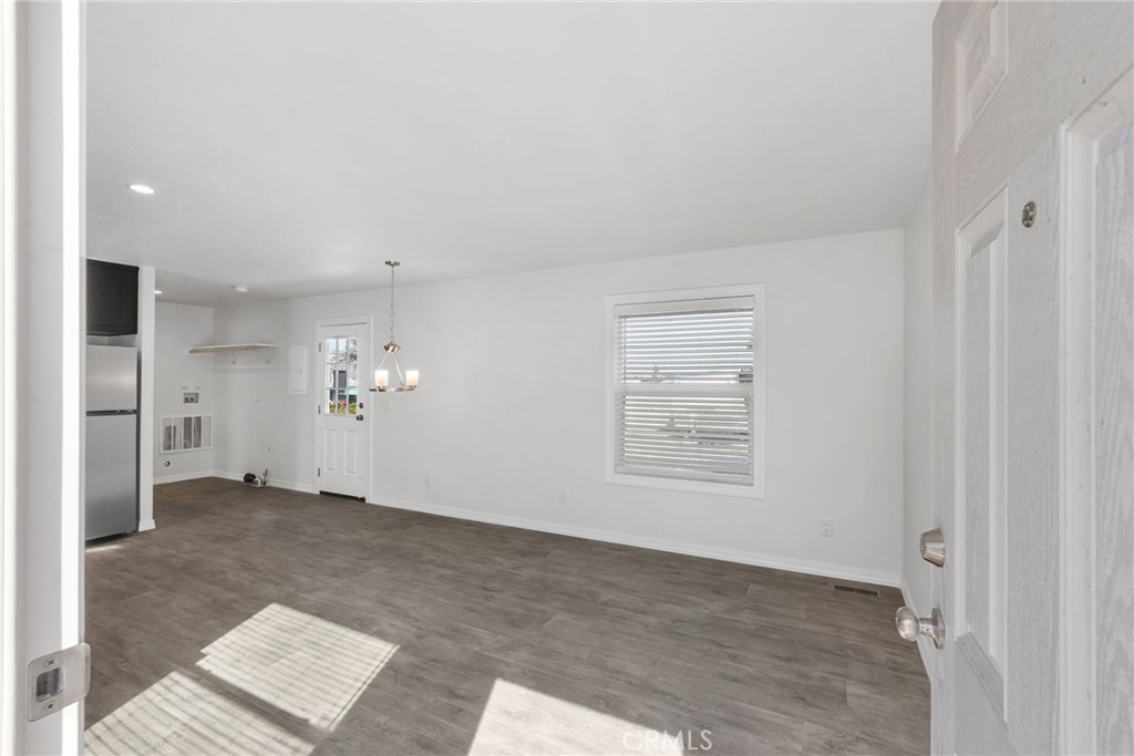2150 S San Jacinto Avenue 21 Property Photo 5