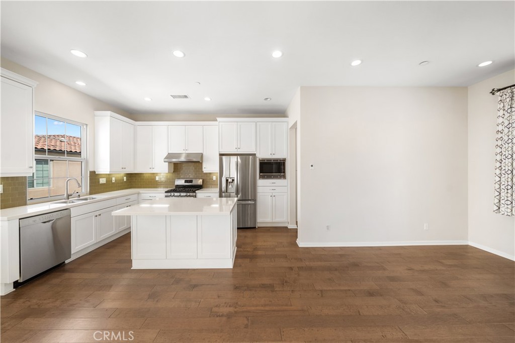 80 Strawberry Property Photo 3