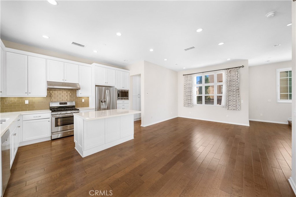 80 Strawberry Property Photo 7
