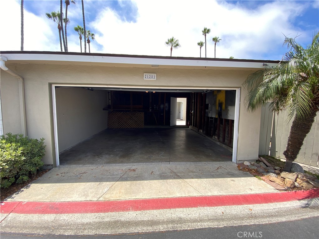 21281 Freeport Lane Property Photo 17