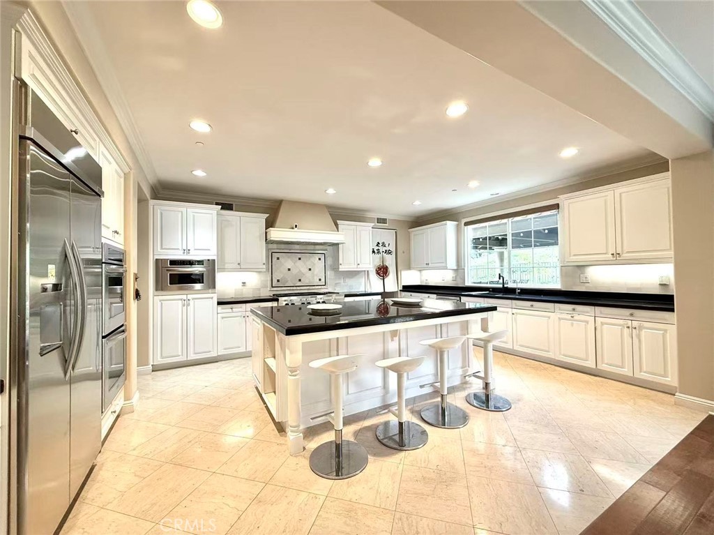 1009 Newhall Terrace Property Photo 4