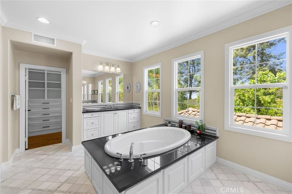 1009 Newhall Terrace Property Photo 7