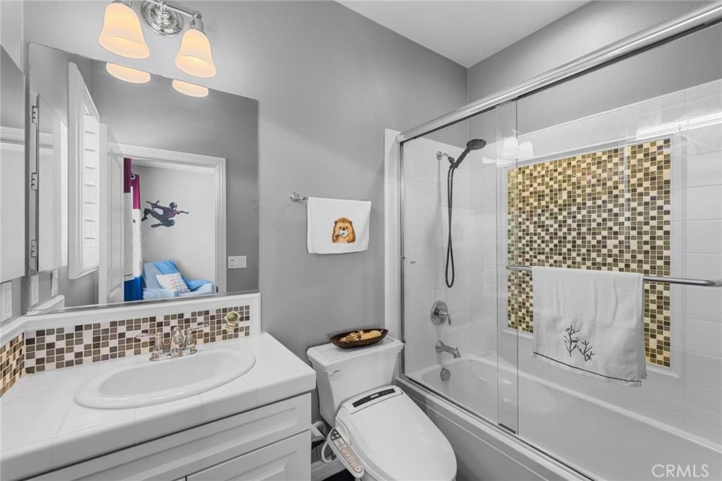 1009 Newhall Terrace Property Photo 10