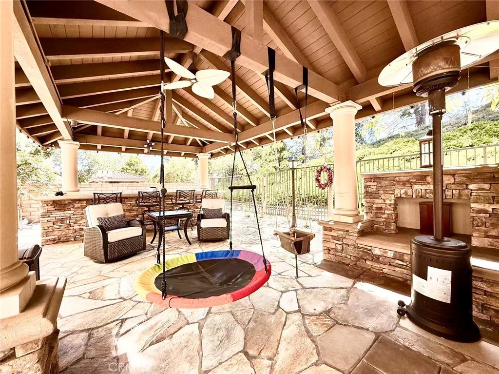 1009 Newhall Terrace Property Photo 12