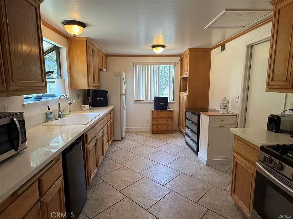 20744 Earlgate Property Photo 3