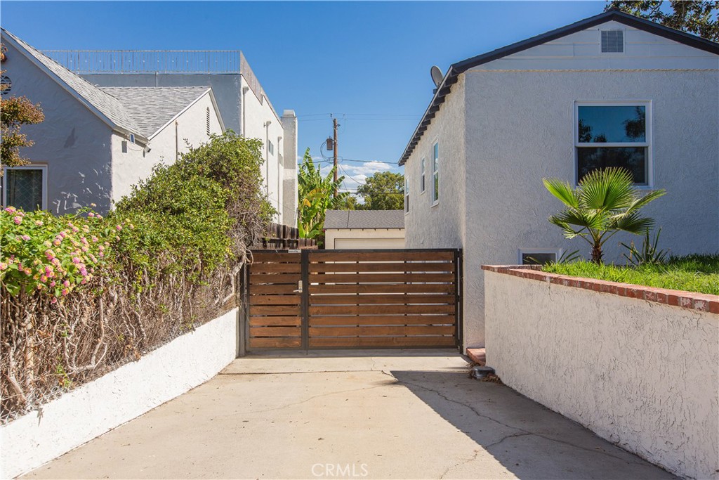 210 N Naomi Property Photo 3