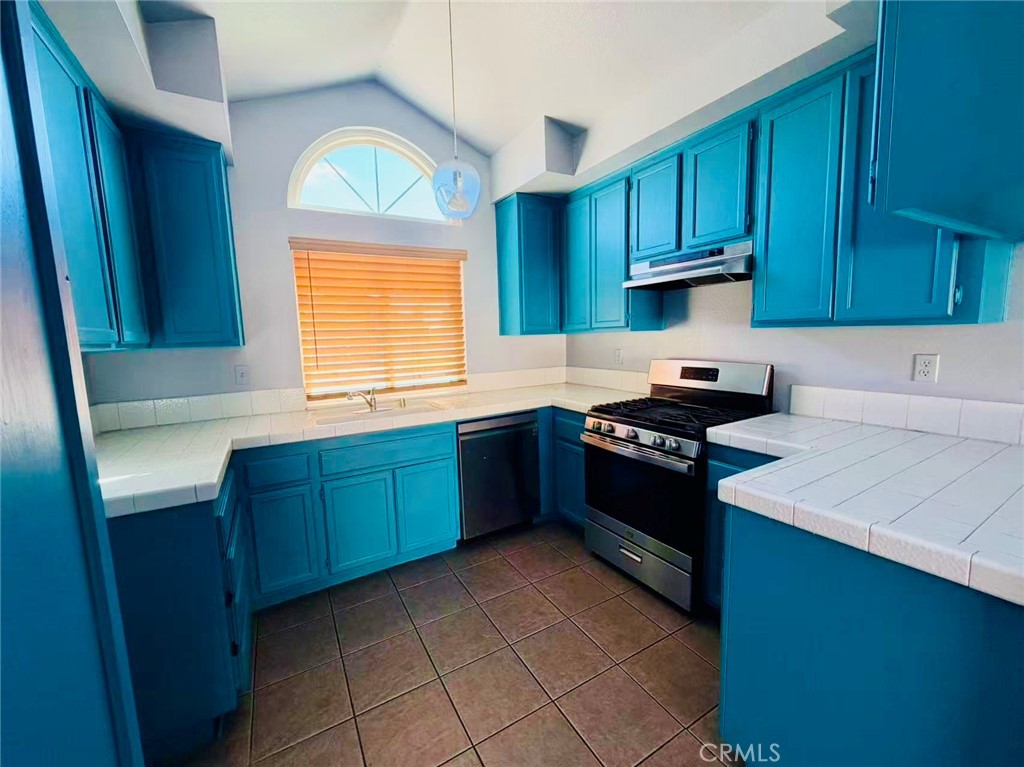 21416 Blossom Hill Ln Property Photo 4
