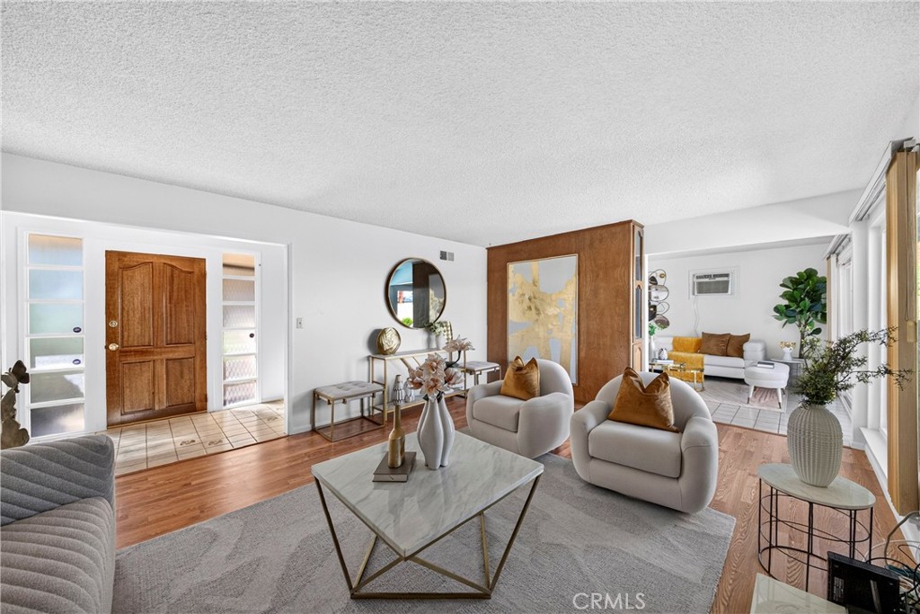 1903 W Chanticleer Road Property Photo 8