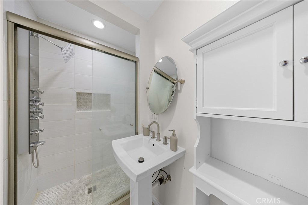 822 Bilton Way Property Photo 18