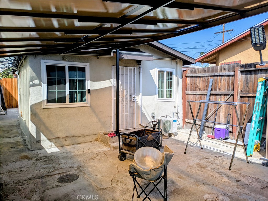 1001 N Mariposa Property Photo 3