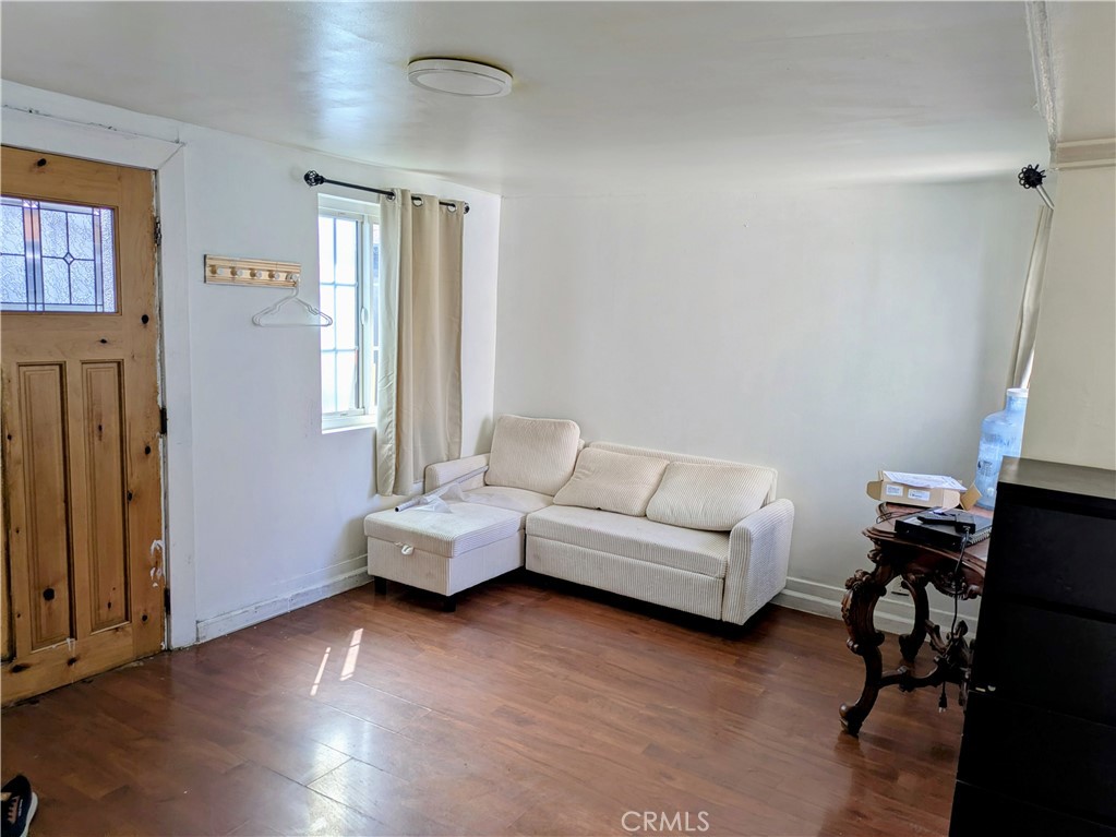 1001 N Mariposa Property Photo 7