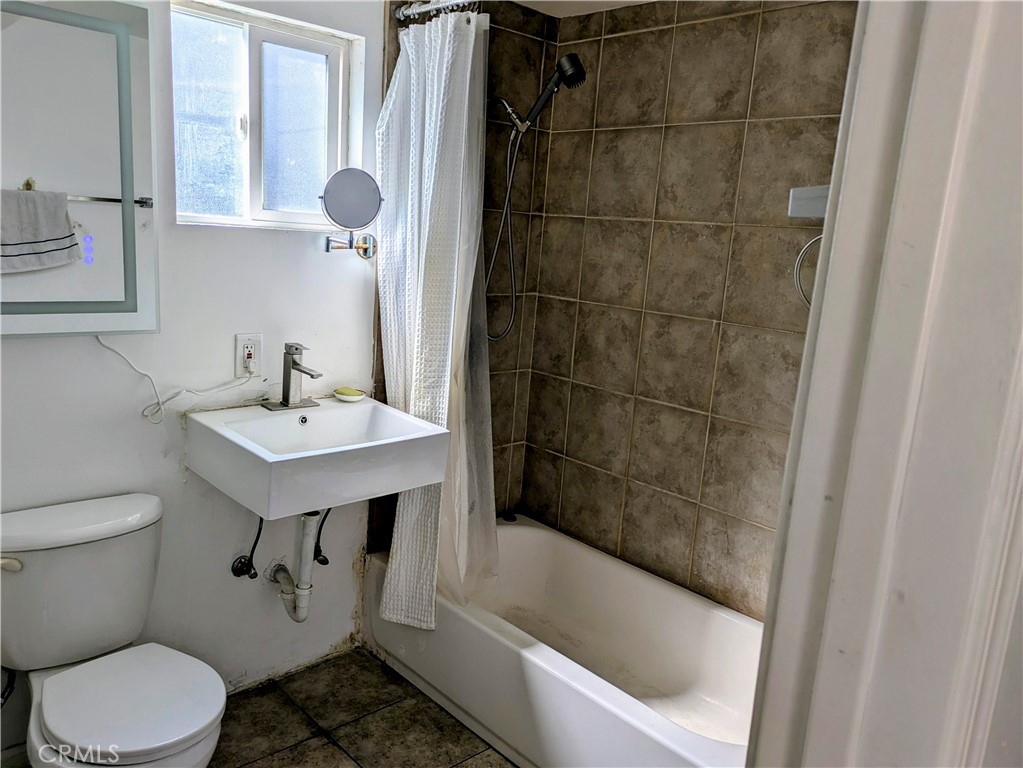 1001 N Mariposa Property Photo 10