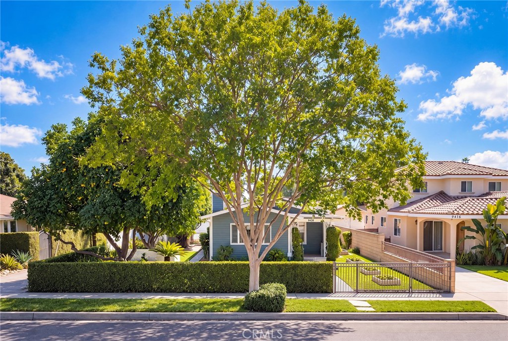 9420 Olive St Property Photo 3