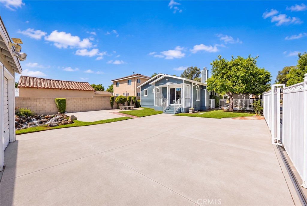 9420 Olive St Property Photo 43