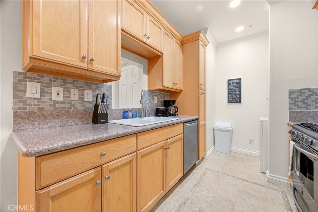 87 S Allen Avenue 103 Property Photo 10