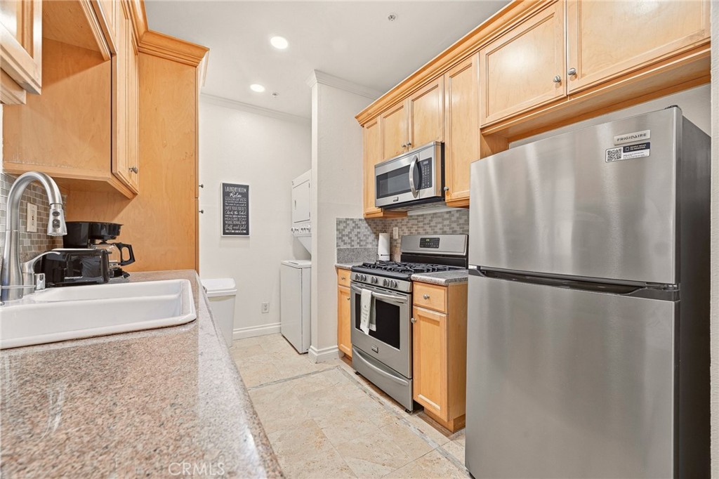 87 S Allen Avenue 103 Property Photo 11