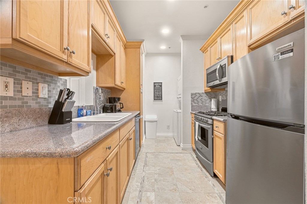 87 S Allen Avenue 103 Property Photo 12